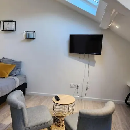 Le Yellow Korner - Lit Neuf Apartment